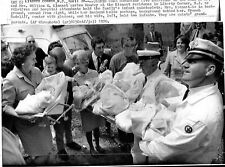 1970 Press Photo Kienast Quintuplets released from Hospital, Nurses Parents home picture
