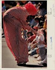1989 Press Photo Clown shakes hand of Girl at Parade - ctaa28135 picture