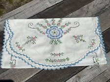 Vintage Hand Embroidered Cottage Core Farmhouse Flower Table Runner Linen 🧵 picture