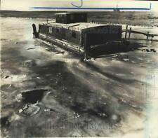 1980 Press Photo A barge iced in in Fresh Kills - sia03933 picture