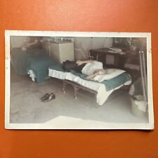 VINTAGE COLOR PHOTO Man Sleeping In Weird Room 1967 Hospital ? Original Snapshot picture