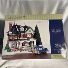 Department 56 Snow Village 1224 Kissing Claus Lane Holiday Gift Set House NIB picture