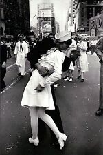 V-J Day in Times Square New York City, World War II 1945, Kiss - Modern Postcard picture