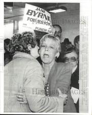 1987 Press Photo Jane Byrne hugged by supporter at campaign in Chicago picture