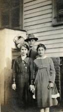 PR129 Vtg Photo WWI MILITARY MAN WITH TWOYOUNG WOMEN, Maspeth NY c 1918 picture