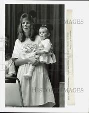 1989 Press Photo Terri Ann Miller and daughter Amanda at Spring Hill church picture