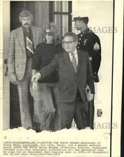 1975 Press Photo Henry Kissinger and wife with secret service agent leave D.C. picture