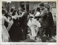 1960 Press Photo Actors Sidney Poitier and Ruby Dee during a film scene picture