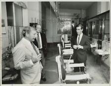 1987 Press Photo David Kaplan, James Newbury & Mayor Richard Neal in barber shop picture