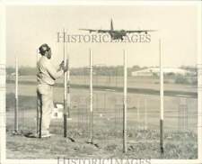 1972 Press Photo Albert Stevenson puts up fence at Charlotte Douglas Airport, NC picture