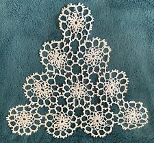 LOVELY OLD ANTIQUE VINTAGE TRIANGULAR DOILY picture