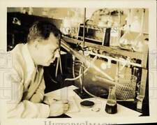 1932 Press Photo G.S. Barker observes laboratory test of Vita Fresh Coffee. picture