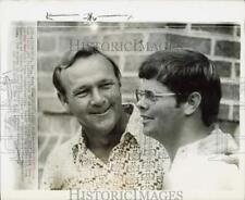 1972 Press Photo Arnold Palmer and Jack Lewis talk at golf club in Pennsylvania picture