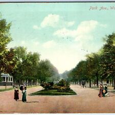 c1910s Waterloo, IA Park Avenue Look East People Lith Photo Postcard Vtg Ave A62 picture
