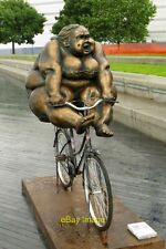 Photo 6x4 Bronze Chubby Woman cycling on the Thames Path Xu Hongfeis Chu c2014 picture