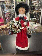 Vtg Byers Choice Caroler 2005 Woman Lady in Red Velvet with Wreath  Hat & Purse picture