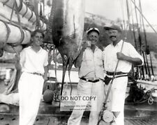 ERNEST HEMINGWAY WITH MARLIN (FISH) IN HAVANA HARBOR IN 1932 8X10 PHOTO (DD-178) picture