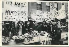 1973 Press Photo Greek demonstrators gather outside Greek Consulate in New York picture