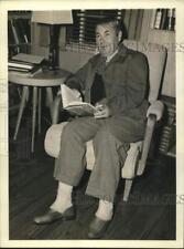 1943 Press Photo Oscar Homokla, relaxing in his Hollywood home picture