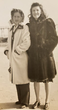 1940s Pretty Young Women Ladies Fashionable Coats Beach Original Photo P11x11 picture