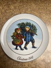 Christmas 1981 Avon Collector Plate SHARING THE CHRISTMAS SPIRIT picture