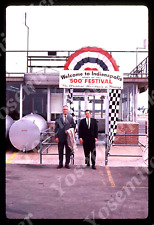 sl81 Original slide 1964 Indianapolis 500 sign men 981a picture