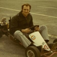 (Ac) FOUND PHOTO Photograph Snapshot Vintage Grown Funny Man On Small Go Cart picture