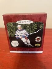 🔥1997 Hallmark Keepsake Christmas Ornament Wayne Gretzky New York Rangers Wcard picture