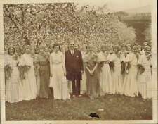 1933 Press Photo Winchester, Virginia Apple Blossom Festival visitors. picture