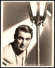 Hollywood HANDSOME ACTOR CARY GRANT PORTRAIT 1930s STYLISH POSE  Photo 756 picture