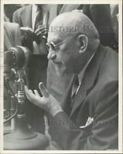 1948 Press Photo Dr. Chatm Weizmann at press conference in Washington, D.C. picture