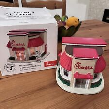 2011 Santa's Best Chick-fil-A Porcelain Illuminated Village in Box -No Light/Cow picture