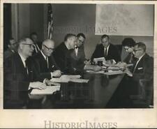 1962 Press Photo O. Perry Walker, Orleans parish school board meeting picture