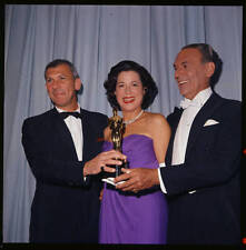 Here Richard Brooks receives an Oscar from Kitty Carlisle Moss- 1961 Old Photo picture