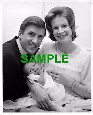 RARE ORIGINAL PRESS PHOTO COMEDIAN ROY CASTLE & WIFE FIONA WITH THEIR BABY JULIA picture