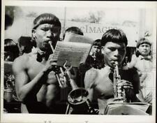 1968 Press Photo Xavantes Indians perform for visitors at mission in Brazil picture