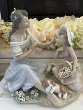 Lladro 6910 As Pretty as a Flower Mother & Daughter Child Porcelain Figurine picture