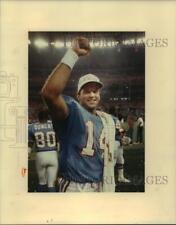 1991 Press Photo Houston Oilers' quarterback Cody Carlson salutes fans picture