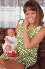 1960´S 35mm FOUND SLIDE Photo COLOR Transparency MOTHER AND BABY 31 T 15 L picture