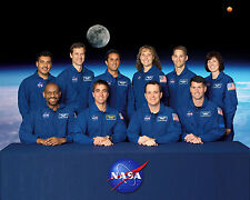 THE 2004 CLASS OF NASA ASTRONAUTS - 8X10 PHOTO (BB-725) picture