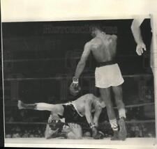 1964 Press Photo NY: Bobo Olson Slips to Canvas in 3rd Round with Johnny Persol picture