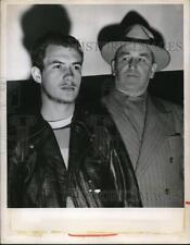 1950 Media Photo Cincinnati Murder Suspect Emanuel Porter, Detective Leo Janicke picture