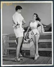 VINTAGE CALIFORNA NEW MEN & WOMEN´S SWIMSUIT & BEACH FASHION 1950s Photo Y 111 picture