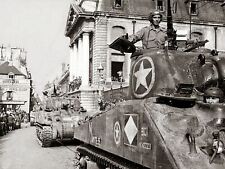 1944 PARIS LIBERATION French Sherman M4A4 Tank WW2 5X7 Photo (212-A) picture
