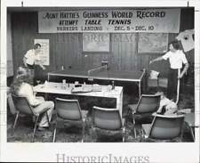 1977 Press Photo Men play table tennis for Guinness World Record in banquet room picture