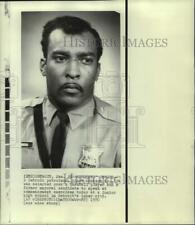 1970 Press Photo Detroit Police Patrolman Elmer Sanders Jr. - now41523 picture