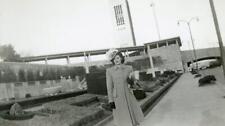 X380 Vtg Photo WOMAN FANCY HAT GLOVES PURSE, UNKNOWN LOCATION c 1940's picture