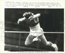 1987 Press Photo Sergei Bubka sets pole vault record in Prague. - hpx13183 picture