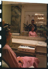 Manhattan New York New York House Revlon beauty salon Woman sho- 1962 Old Photo picture
