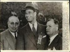 1938 Press Photo James Roosevelt poses with Louis Mayer and O'Connor in L.A. picture